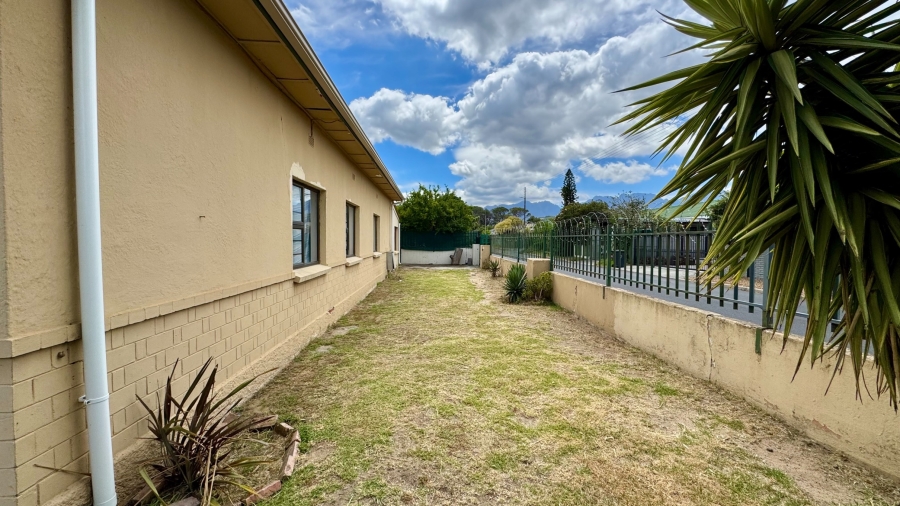 3 Bedroom Property for Sale in Somerset Park Western Cape